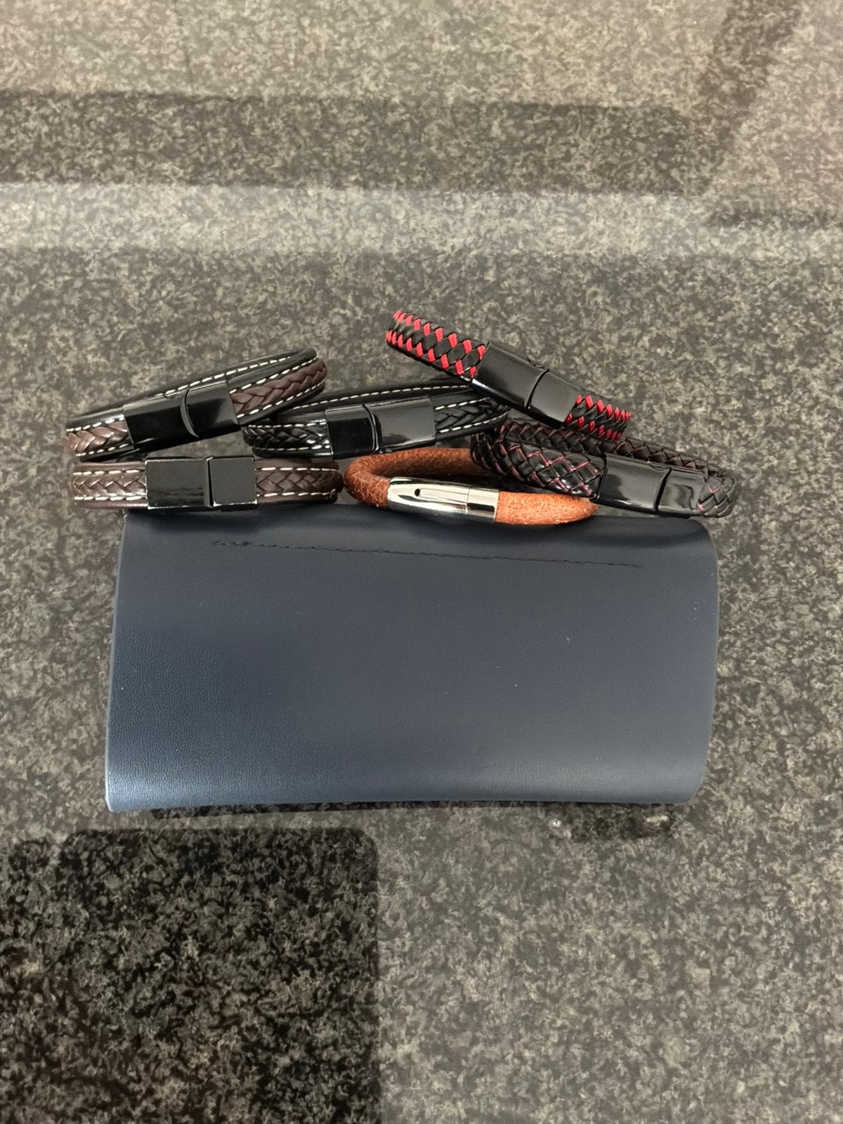 Verschilende armbandjes lengete 21 cm  per suk 5 euro, Handtassen en Accessoires, Ophalen, Nieuw, Overige kleuren, Leer