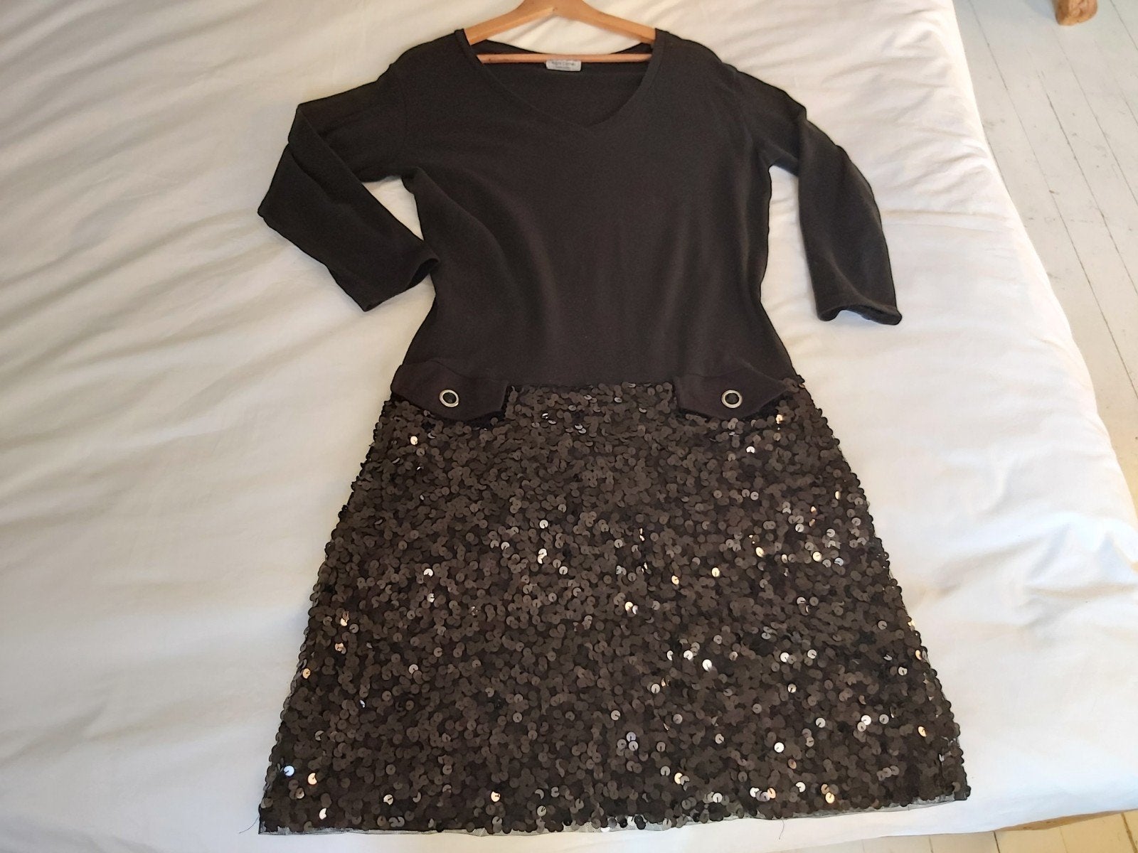 Prachtig jurkje large rokje bezet met pailletten., Kleding | Dames, Ophalen of Verzenden, Gedragen, Maat 42/44 (L)