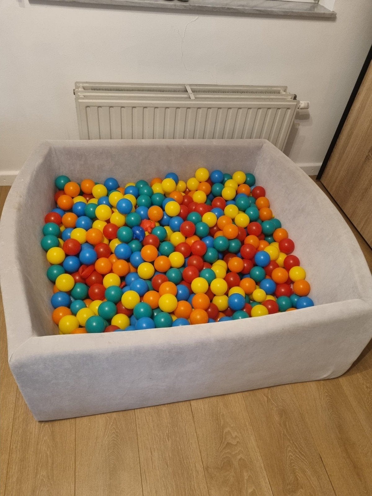 Grote ballenbak met veel ballen en diertjes, Ophalen