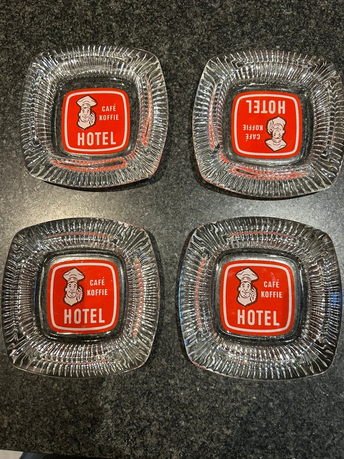 4 Asbakken Hotel cafe koffie, Verzamelen, Ophalen of Verzenden, Zo goed als nieuw