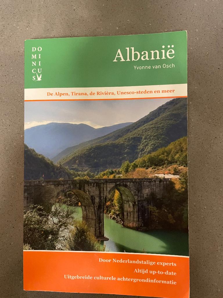 reisgids Albanië + landkaart, Boeken, Ophalen, Zo goed als nieuw