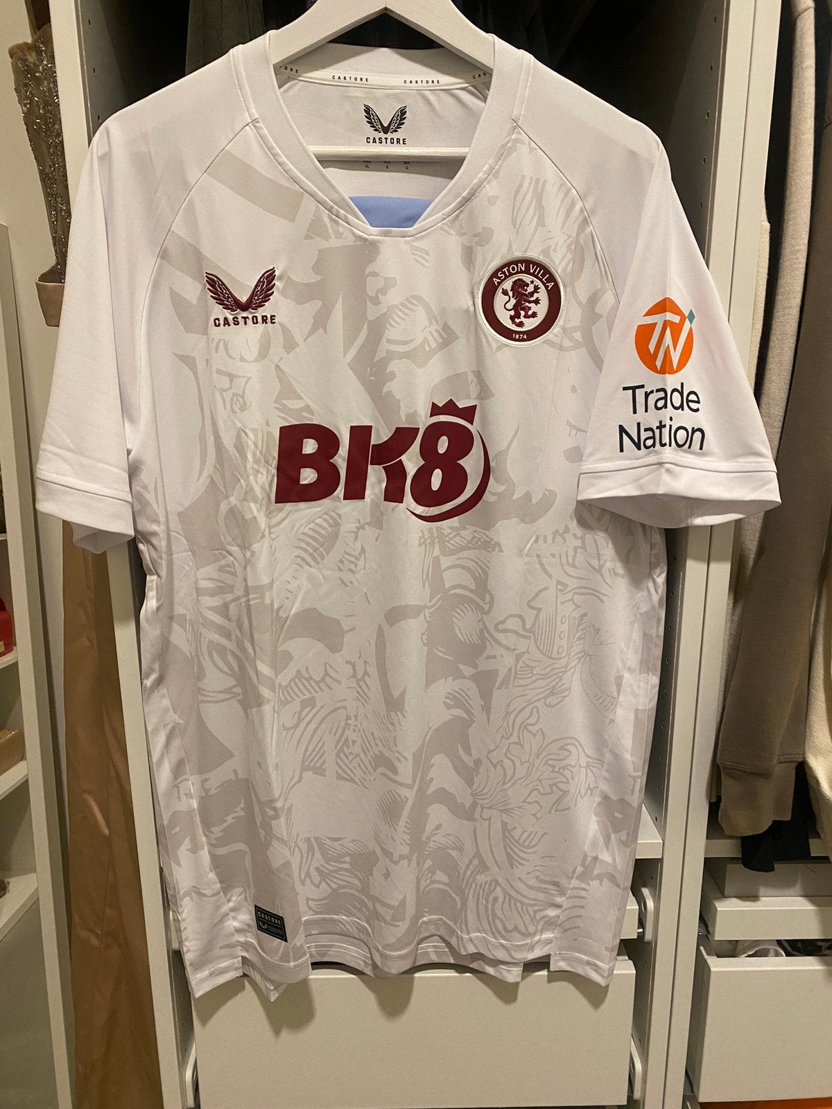 Voetbalshirt Aston Villa, Verzamelen, Sportartikelen en Voetbal, Verzenden, Nieuw