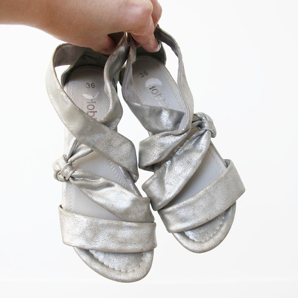 Sandales Hobb's en cuir argenté -s13 (taille 36) €85, -, Hobb's, Autres couleurs, Comme neuf, Sandales et Mûles