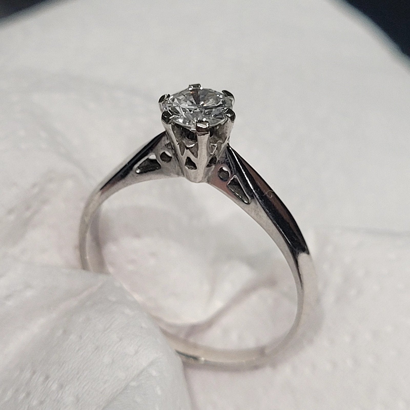 Solitaire 18 karaat witgoud Diamant ring, Handtassen en Accessoires, Ringen, Ophalen, Wit, Zo goed als nieuw, Met edelsteen