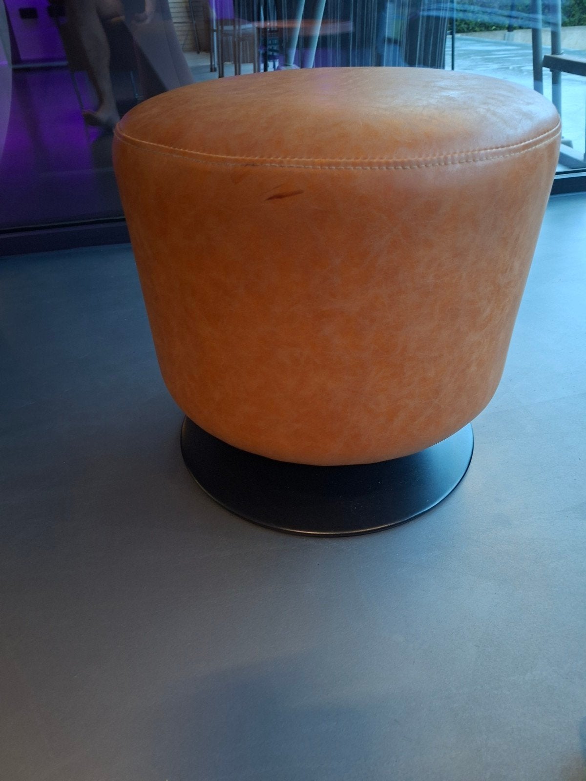 draaibare poef cognac/camel kleur, Huis en Inrichting, Ophalen, Rond