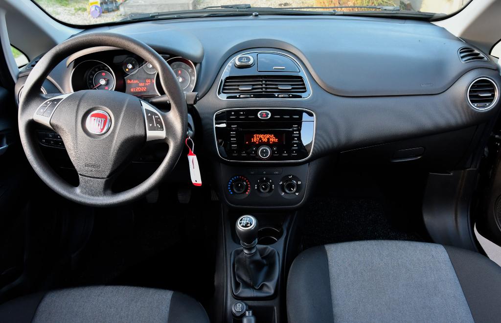 Fiat Punto 1,2*Bip*Led*67.000 km*, Auto's, Voorwielaandrijving, 1242 cc, Sound system, Zwart