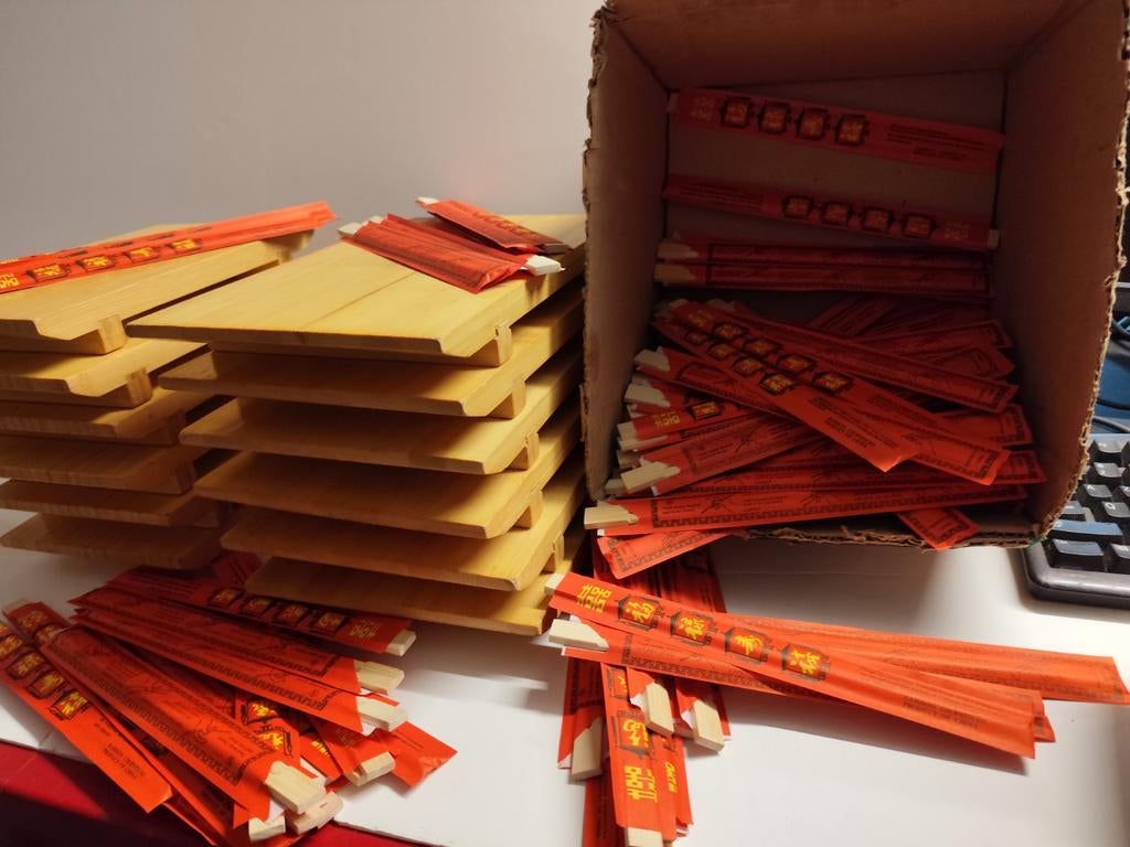 Sushi plankjes uit bamboe. 2 verschil. maten  en 90 stokjes., Zakelijke goederen, Horeca | Meubilair en Inrichting, Ophalen