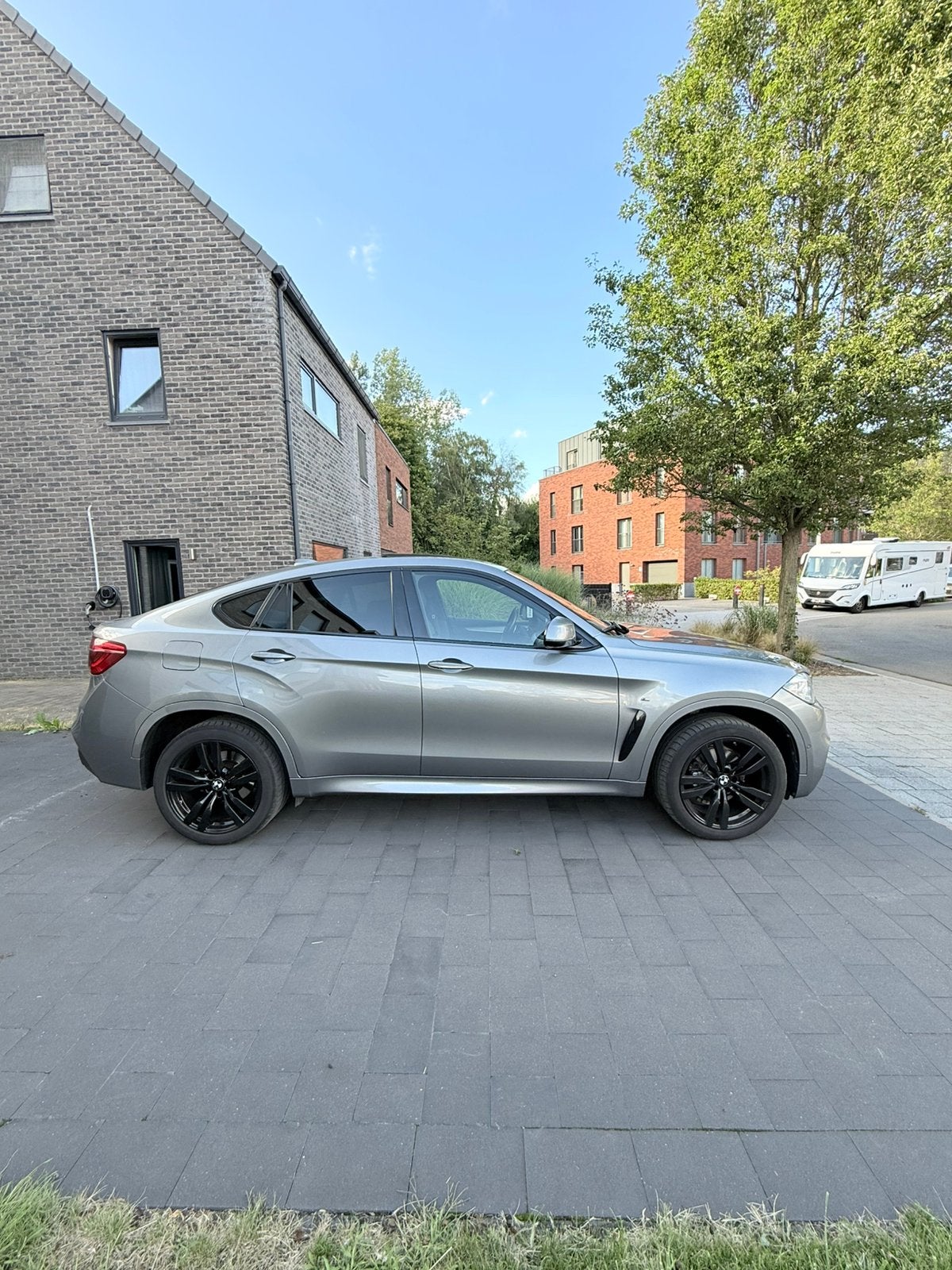 BMW X6 xDrive30d | SANS CLÉ | HUD | ACC | TOIT OUVERT, Cuir, Argent ou Gris, Euro 6, Noir