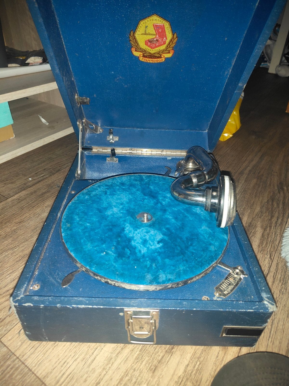 Gramophone vintage 78 tours fabriqué en Russie, Antiquités & Art, Enlèvement ou Envoi