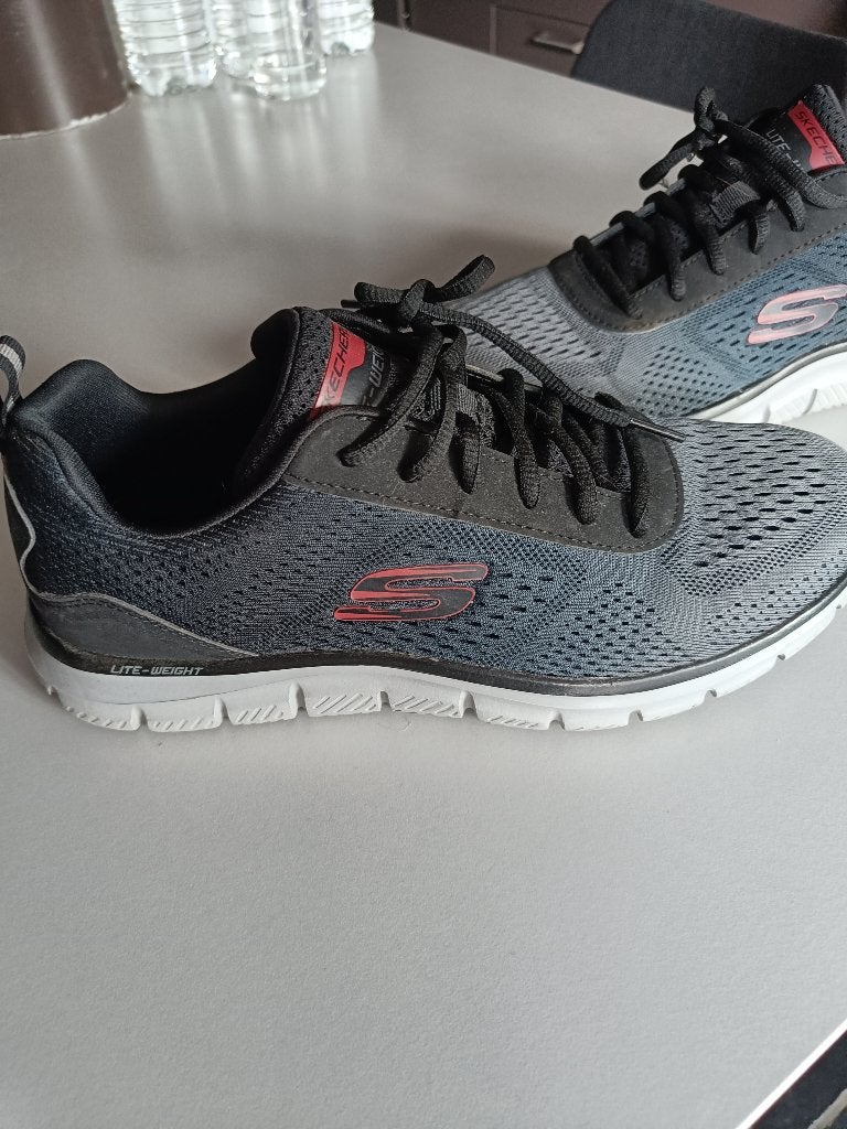 Nieuwe skechers, Ophalen, Nieuw
