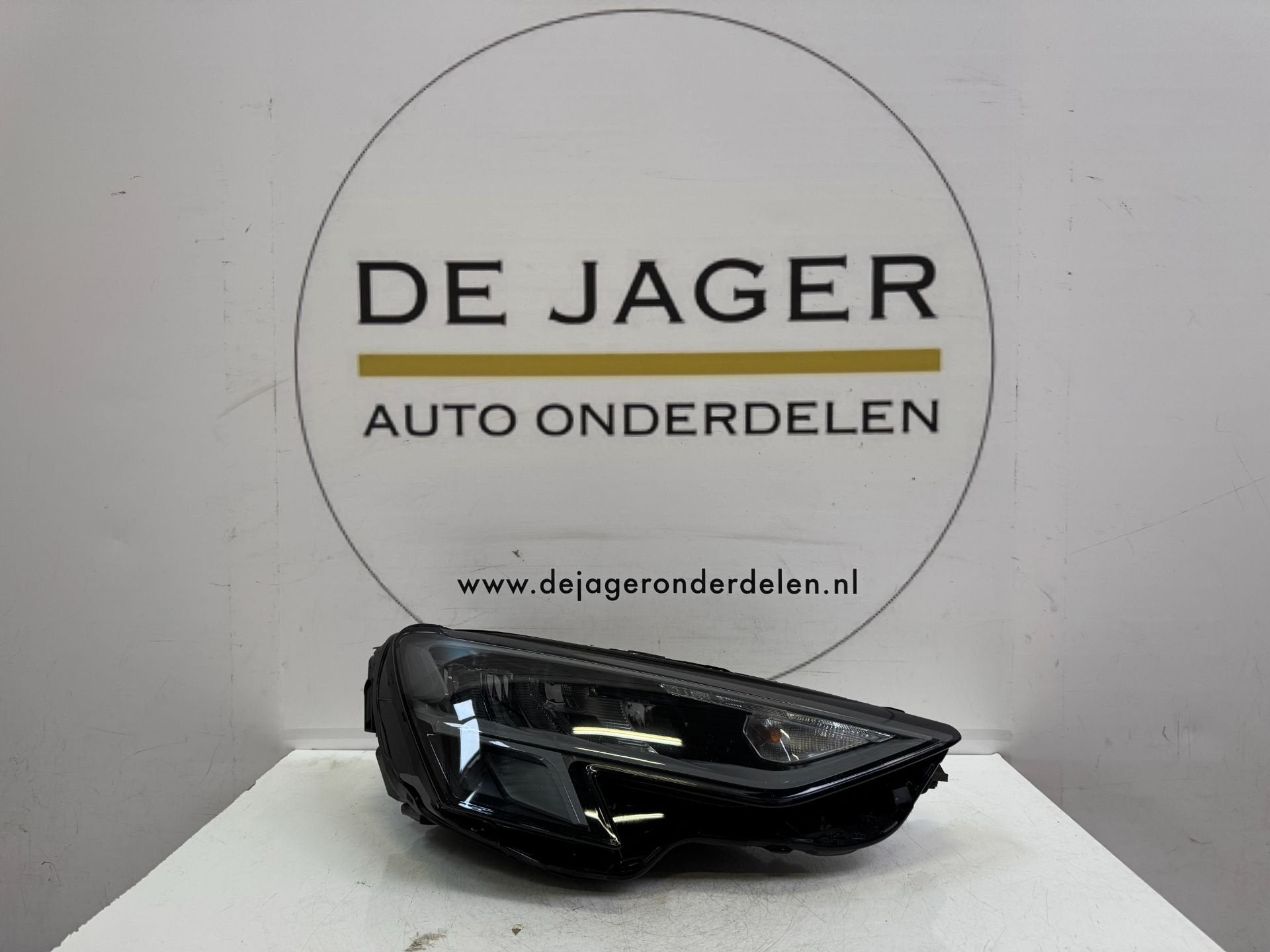AUDI 8Y A3 PHARE LED DROIT 8Y0941012, AUDI AG, Auto-Union-Strasse 1
85045  Ingolstadt, DE, Audi, Utilisé