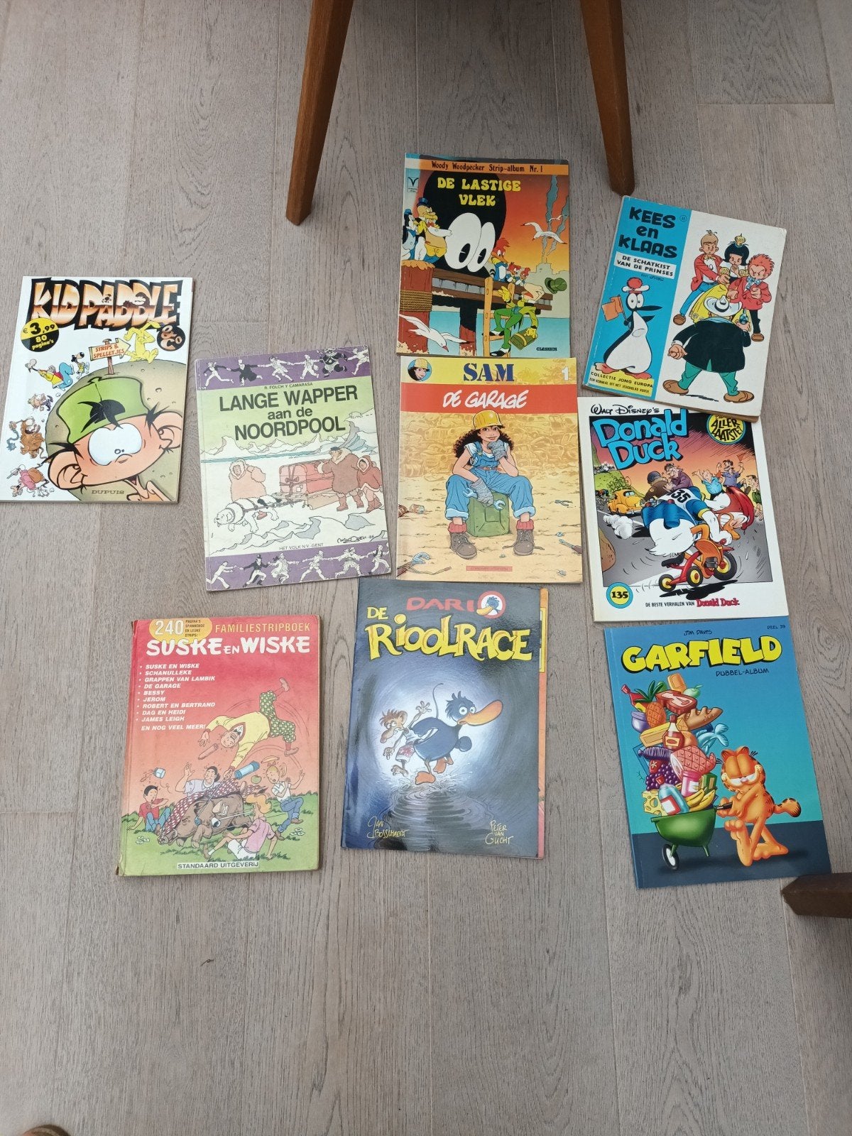 9 strips, Enlèvement