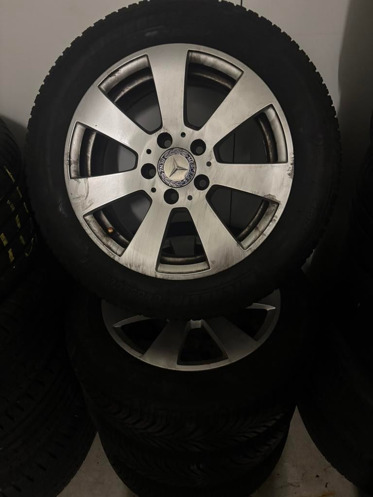 Mercedes c klasse winterset, banden als nieuw 205/55R16, Ophalen, Voor