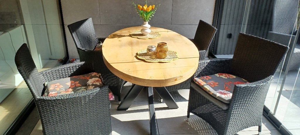Beau jardin ou table à manger avec 4 chaises, 100 à 150 cm, Quatre personnes, Comme neuf, 50 à 100 cm