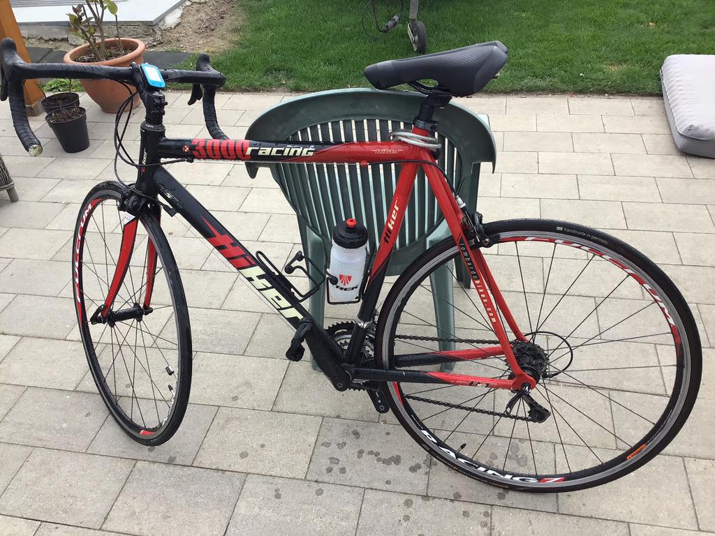 Koersfiets met rollen en pakket kleding en schoenen, Ophalen, Gebruikt