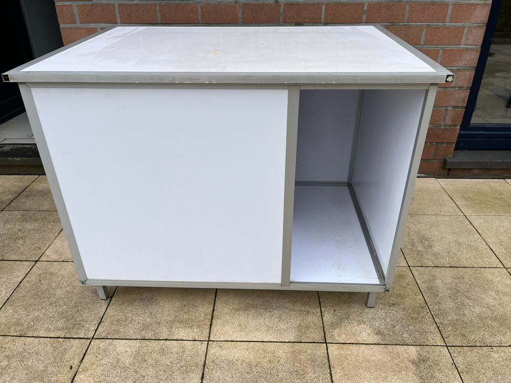 Nis, glasvezel en aluminium., Dieren en Toebehoren, Hondenhokken, Ophalen, Zo goed als nieuw