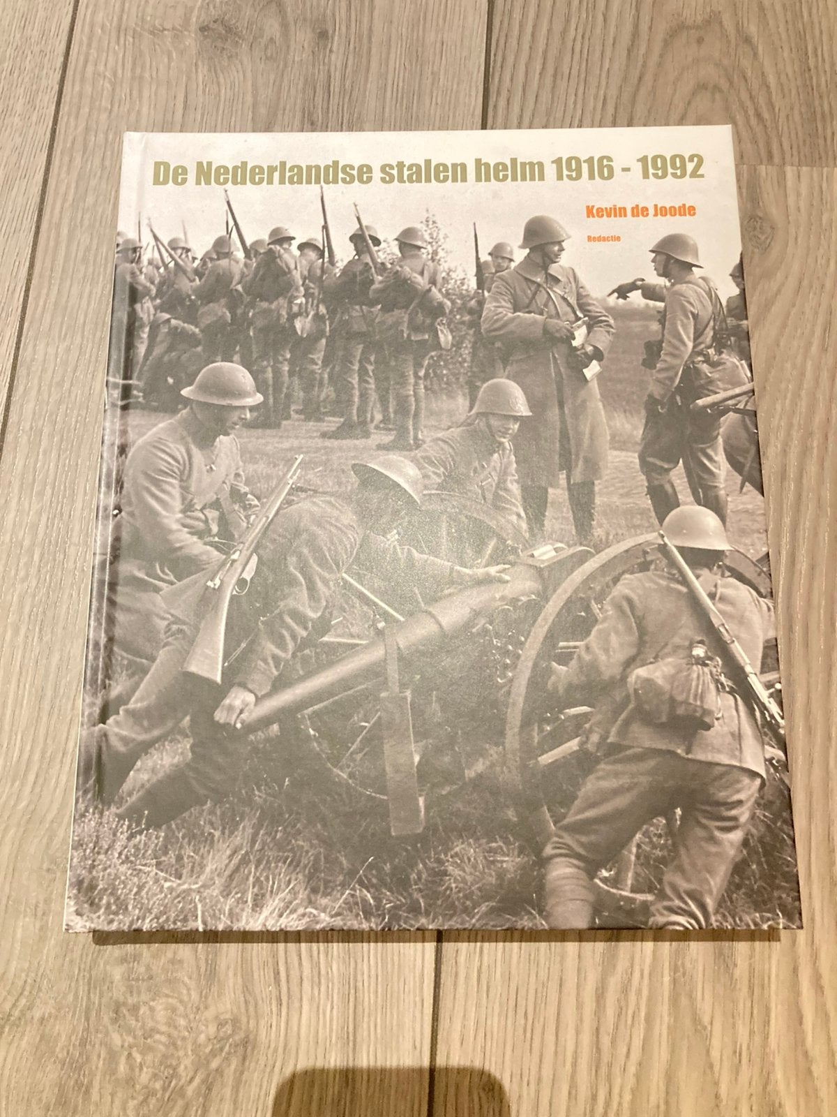 De Nederlandse stalen helm 1916-1992, K. De Joode e.a., Boeken, 19e eeuw, Overige gebieden, Nieuw, Ophalen of Verzenden