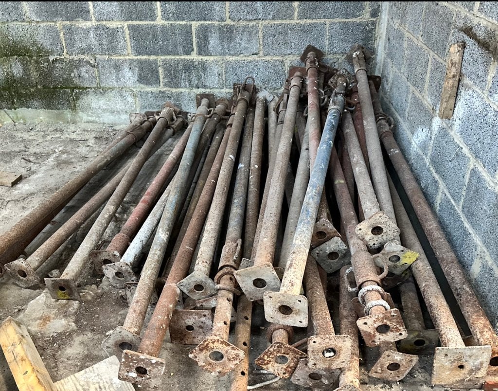 Partij schoren / stutten/ stantsoenen circa 25 stuks, Enlèvement, Utilisé