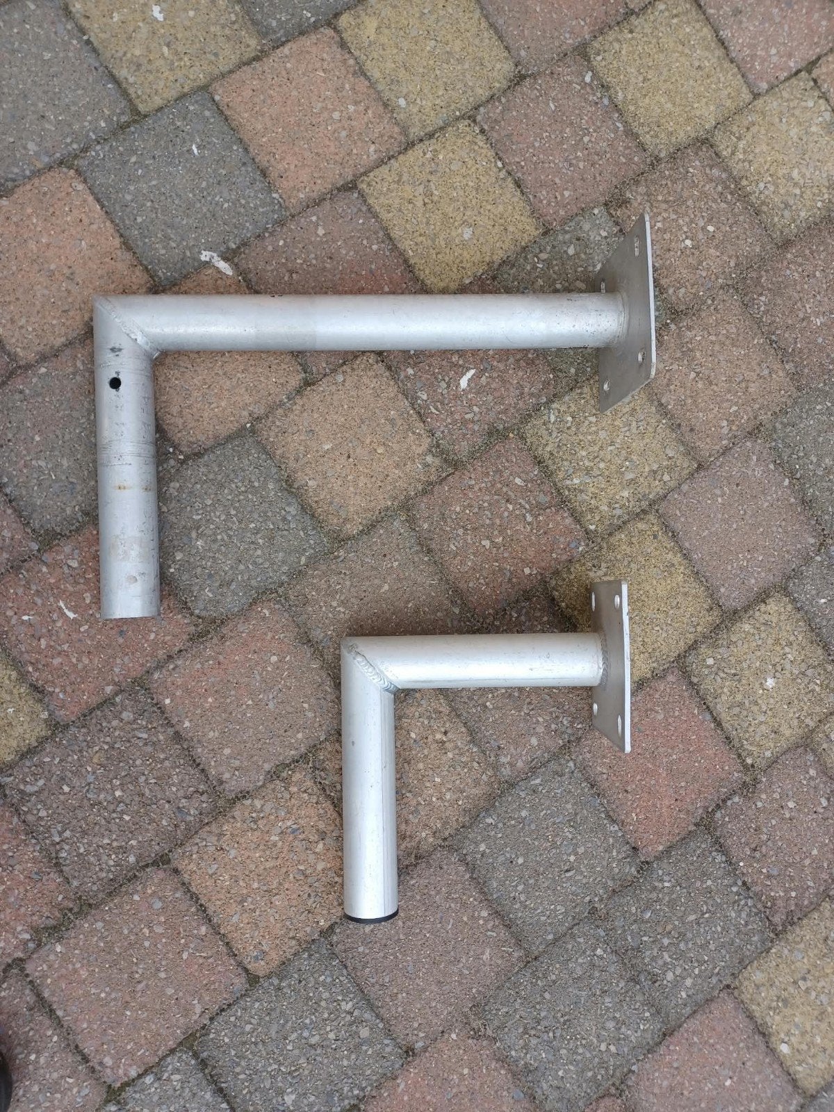 Tweemaal muurbeugel voor TV schotel, Audio, Tv en Foto, Ophalen, Zo goed als nieuw, (Schotel)antenne-accessoires, Overige merken