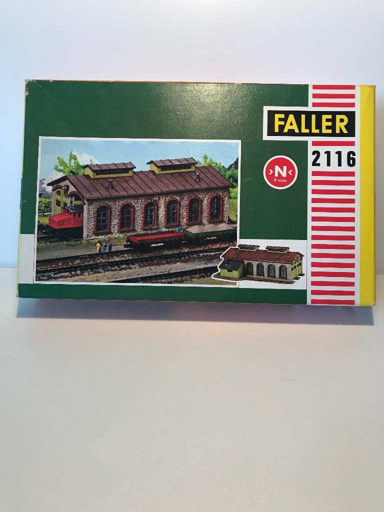 LOCOMOTIEFDEPOT - FALLER 2116 - 1:160 M, Hobby en Vrije tijd, Overige merken, Verzenden, Gelijkstroom of Wisselstroom, Brug, Tunnel of Gebouw