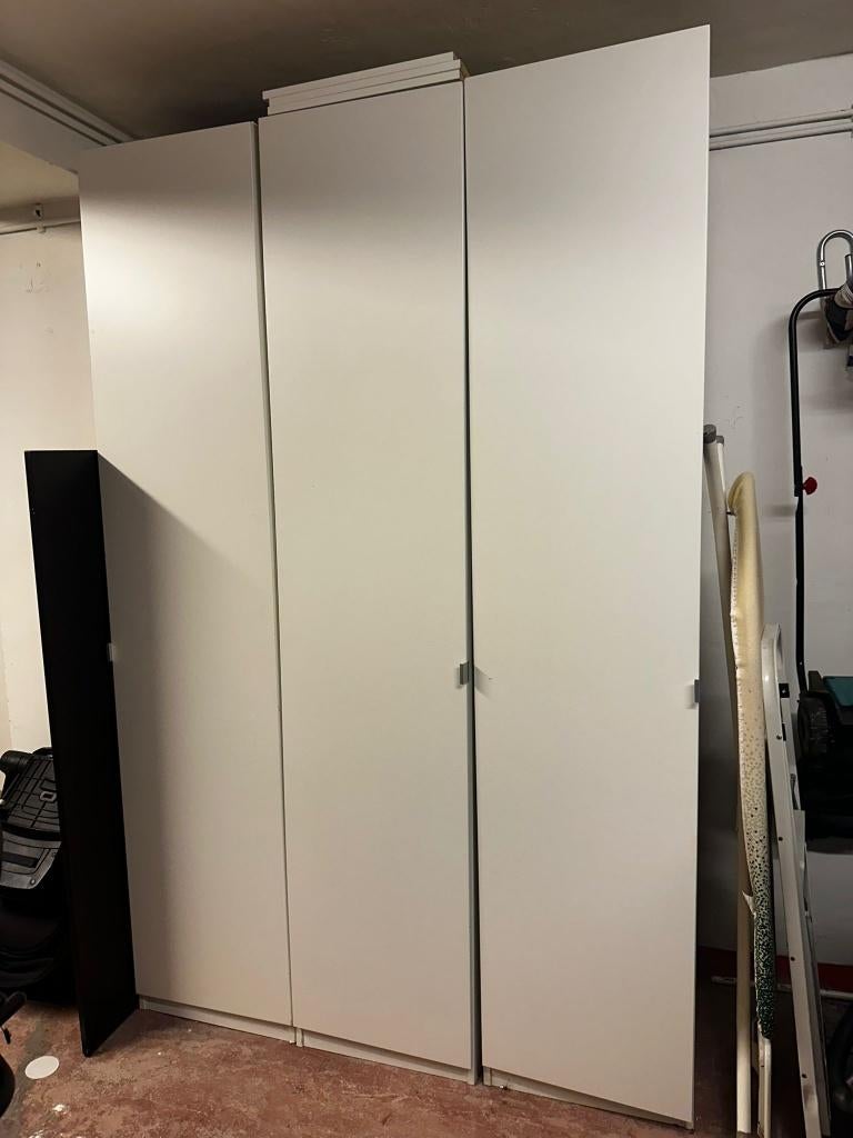 Placards/ Penderie Blanche, 100 à 150 cm, Enlèvement, Utilisé, 200 cm ou plus