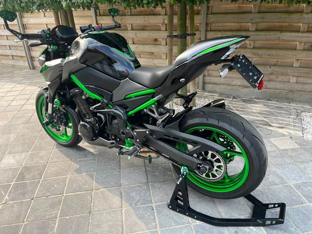 Kawasaki z900 **performance**2600km**2/2025**als nieuw !!**, Motoren, Motoren | Kawasaki, Motorrijbewijs A, 948 cc, Bedrijf, Meer dan 35 kW