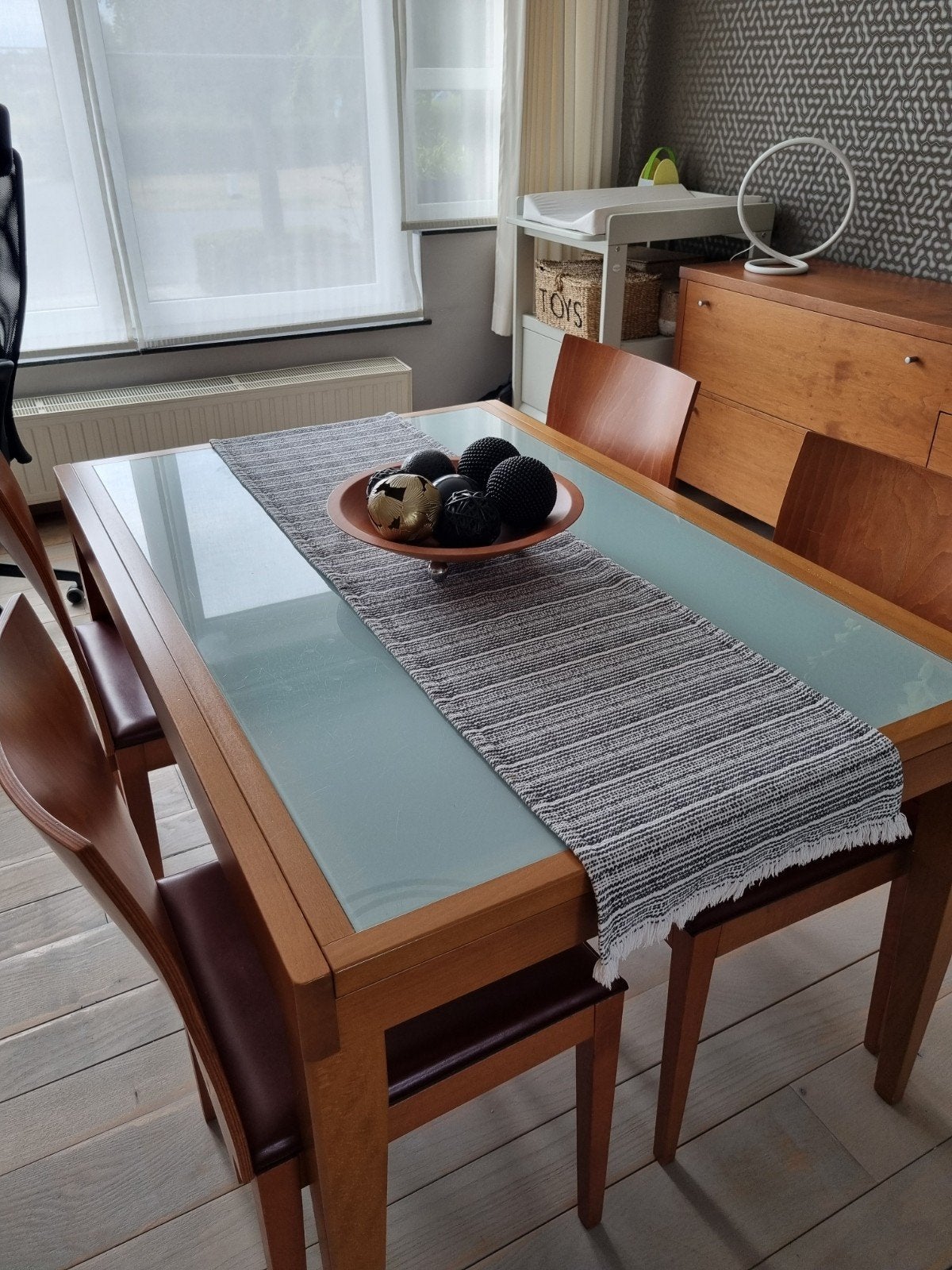 Uittrekbare.  Compacte tafel met 4 stoelen, Huis en Inrichting, Ophalen