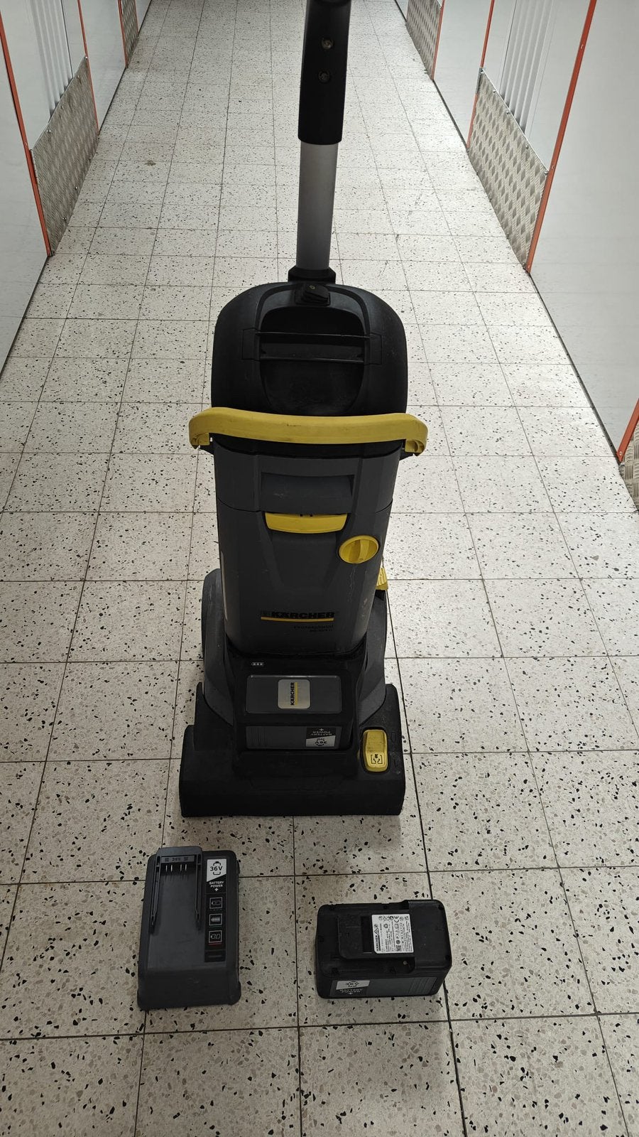Kärcher BR 30/4, Doe-het-zelf en Bouw, Reinigingsmachines, Ophalen, Zo goed als nieuw