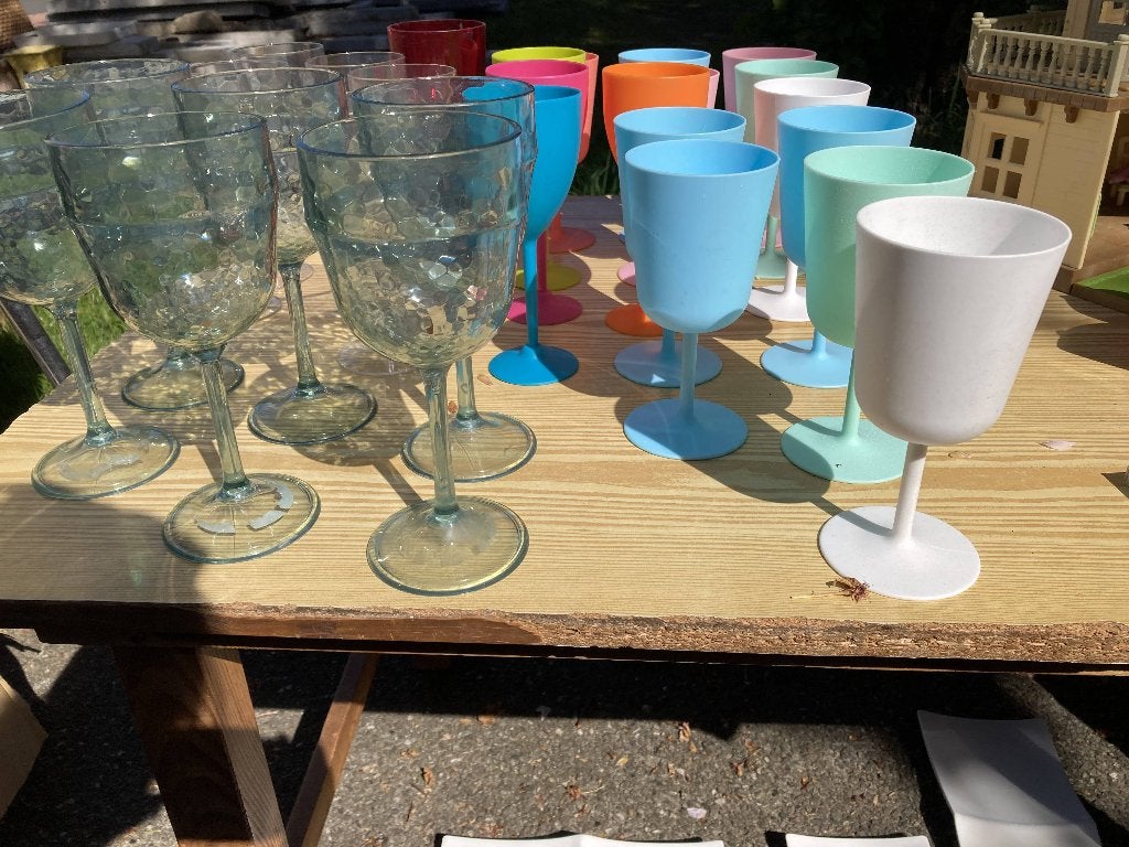 verres en plastique décents sur socle (tous 15 euros), Enlèvement ou Envoi