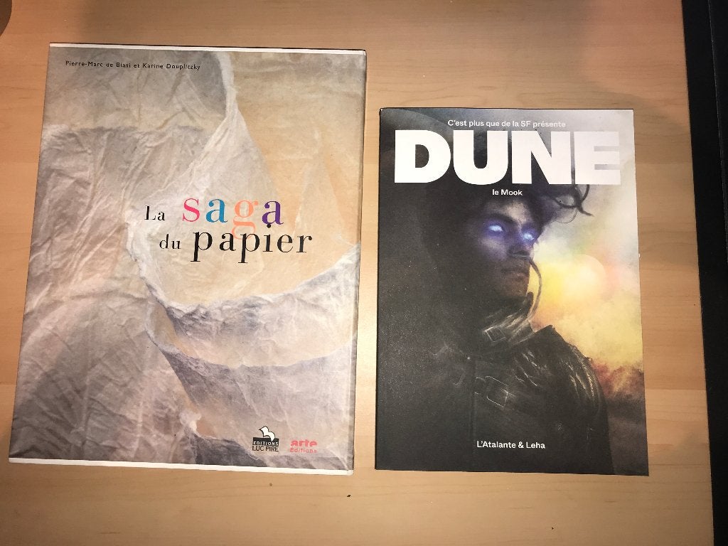 Lot Livres Mook Dune + La Saga du Papier, Livres, Enlèvement ou Envoi, Comme neuf, Autres sujets/thèmes