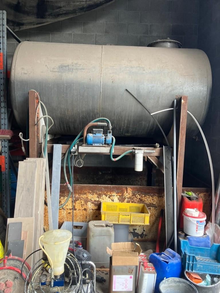 Opslagtank 2500 liter met pomp en opvangbak, Ophalen, Gebruikt, Overige typen