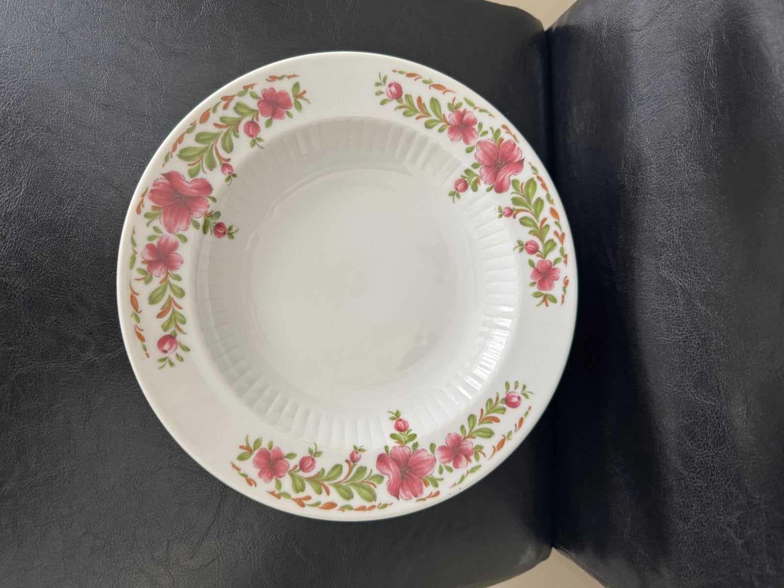Lot de 3 assiettes creuses en  porcelaine Bavaria, Enlèvement