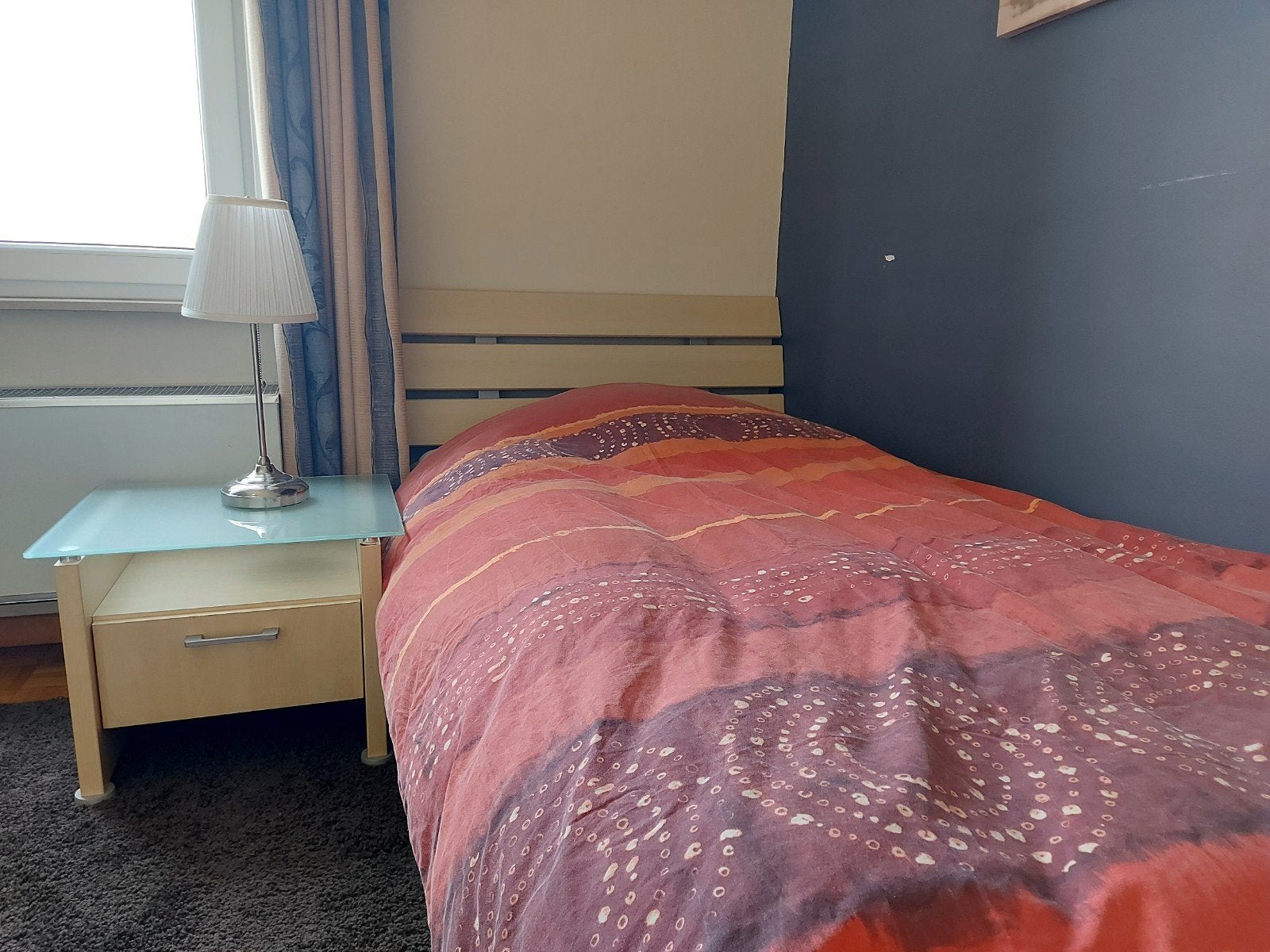 Eenpersoonsbed met nachtkastje, Ophalen, Matras