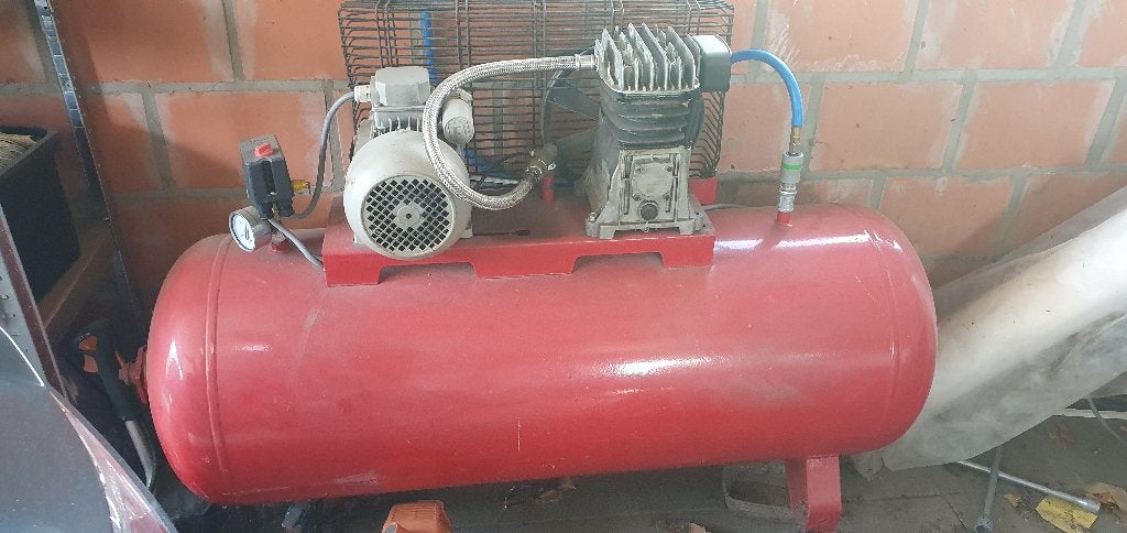 COMPRESSOR, Ophalen, Gebruikt, 200 tot 400 liter/min, 10 bar of meer