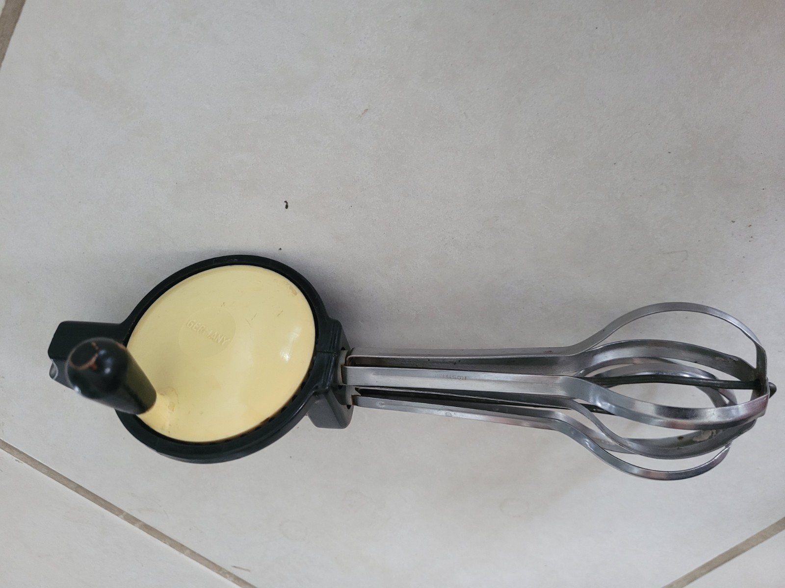 Batteur à œufs ancien, Enlèvement