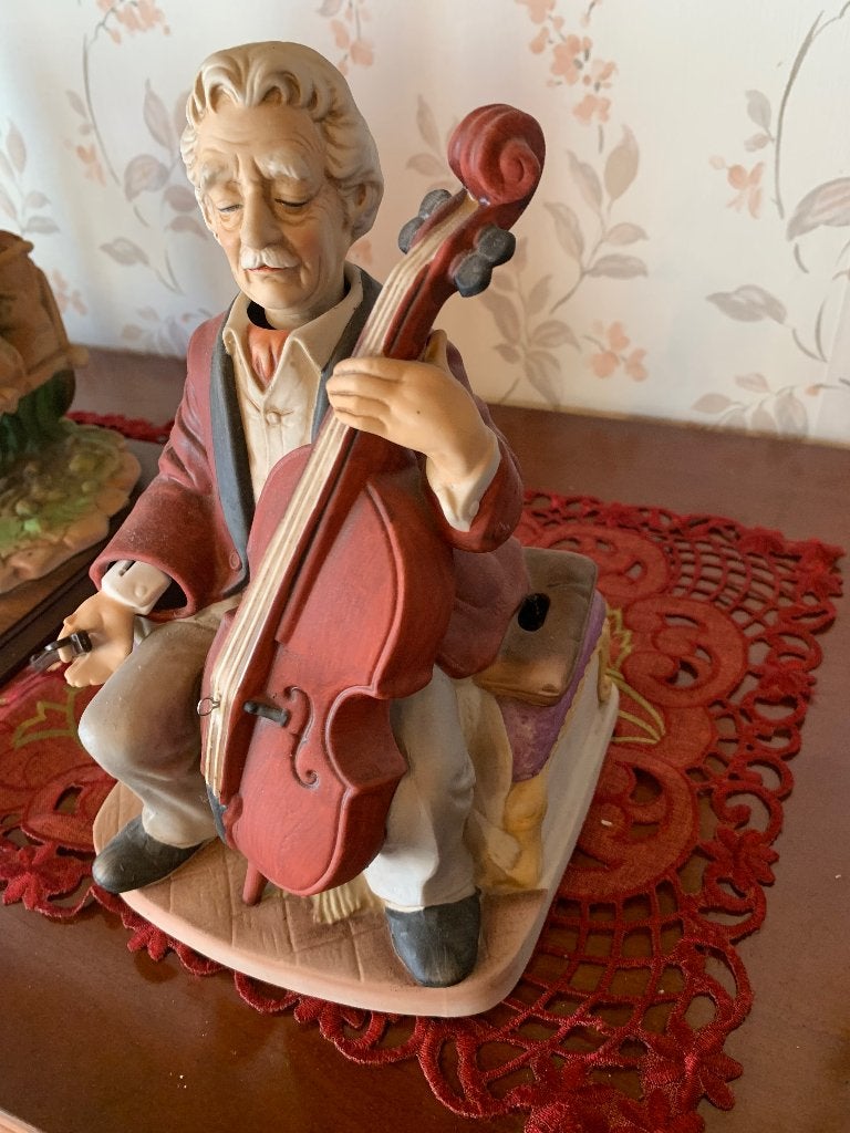 Porseleinen muziekautomaat, Ophalen