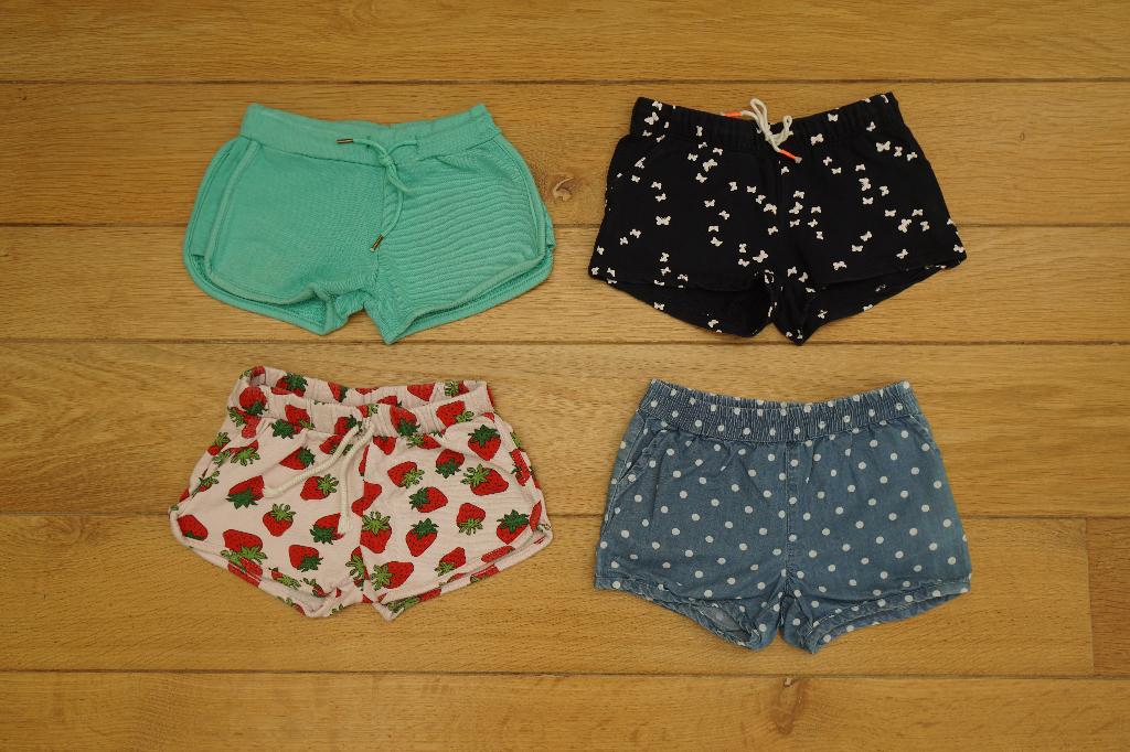 pakketje shortjes, maat 110, Pantalon, Enlèvement ou Envoi, Comme neuf, Zara