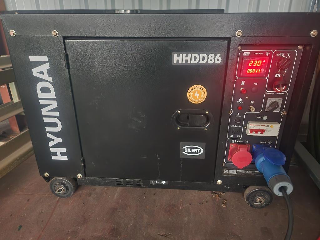 Groupe motopropulseur Hyundai HHDD86, Bricolage & Construction, Générateurs, Comme neuf, Huile diesel, 5 à 10 kVA, Démarrage électrique