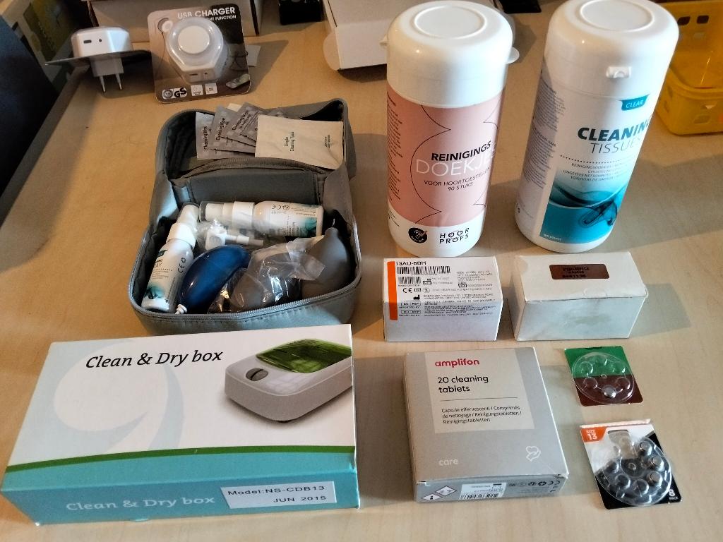 Kit de nettoyage pour appareils auditifs et piles, Enlèvement, Comme neuf