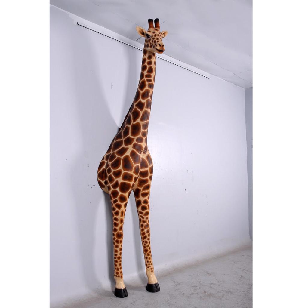 Giraffe Breaking Out 12ft. – Giraf beeld Hoogte 357 cm