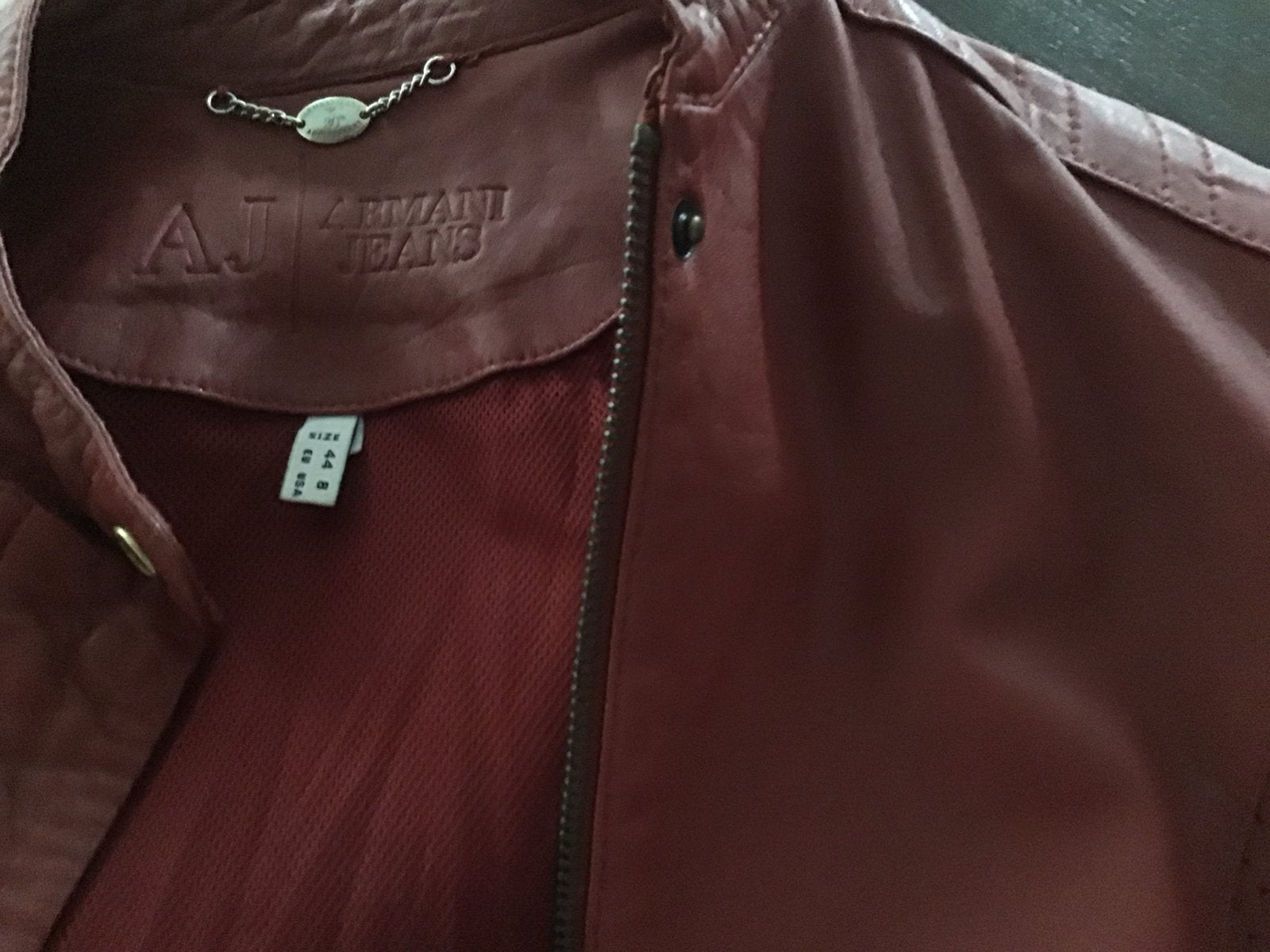 Kort lederen vestje Armani, Kleding | Dames, Ophalen, Zo goed als nieuw, Maat 38/40 (M), Rood