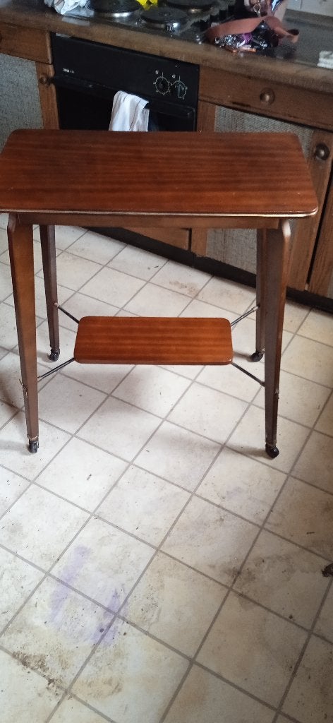 table d'appoint sur roulette, Ophalen, Gebruikt