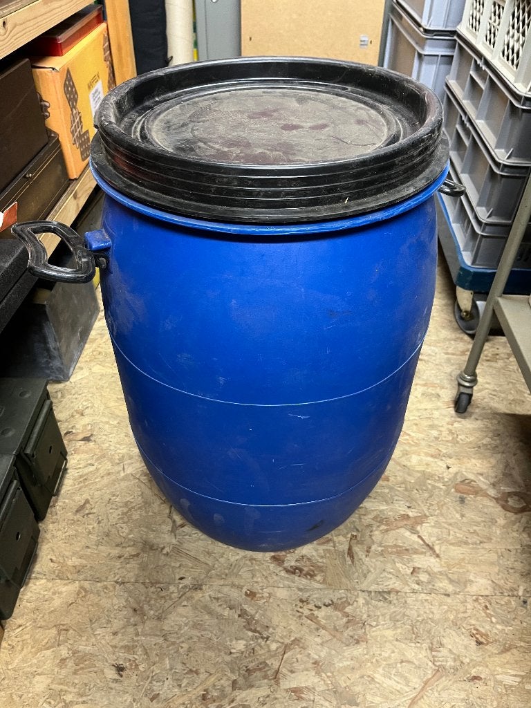 Regenton voederton plastic vat met deksel, Minder dan 75 liter, Ophalen, Zo goed als nieuw, Kunststof
