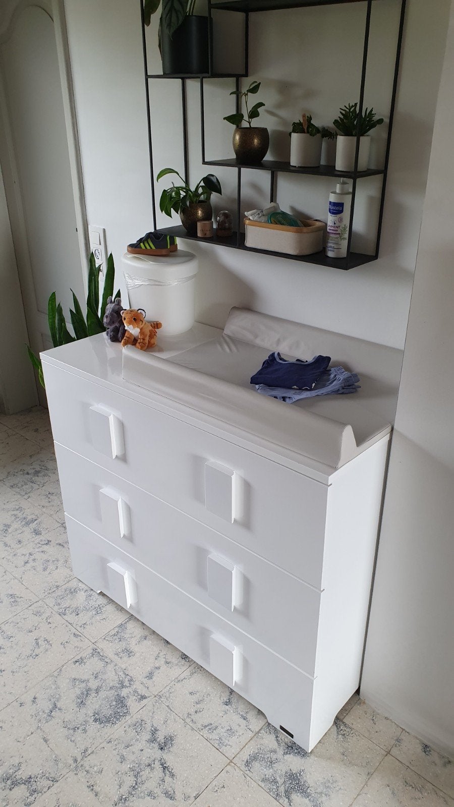 Verzorgingstafel / commode wit – 3 ruime lades, Kinderen en Baby's, Kinderkamer | Commodes en Kasten, 50 tot 70 cm, Commode, Ophalen
