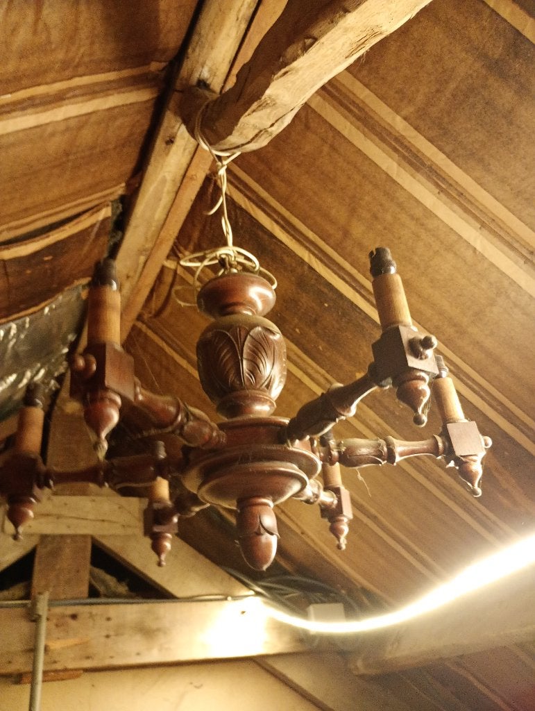 Lustre en bois, Enlèvement, Bois