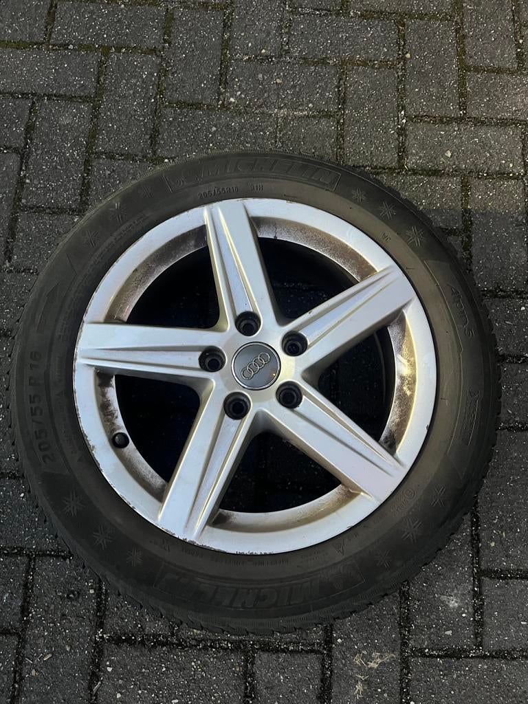Audi 16” velgen + 4-seizoenen banden, Auto-onderdelen, Banden en Velgen, 16 inch, All Season, Band(en), Personenwagen