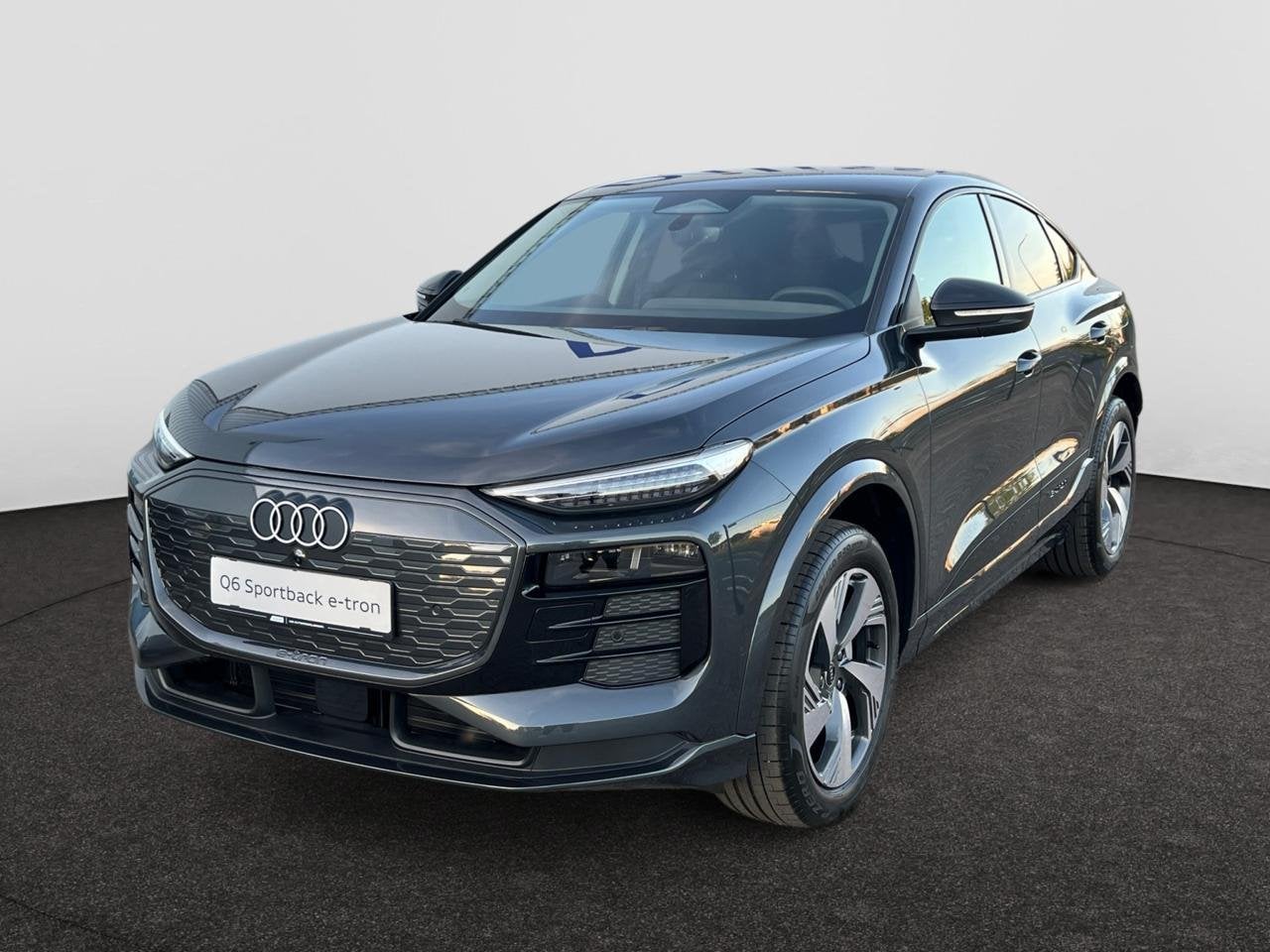 Audi Q6 Sportback e-tron 50 CORPORATE 100 KWH 306 PK PERFORM, Auto's, Elektrisch, SUV of Terreinwagen, Zilver of Grijs, Te koop