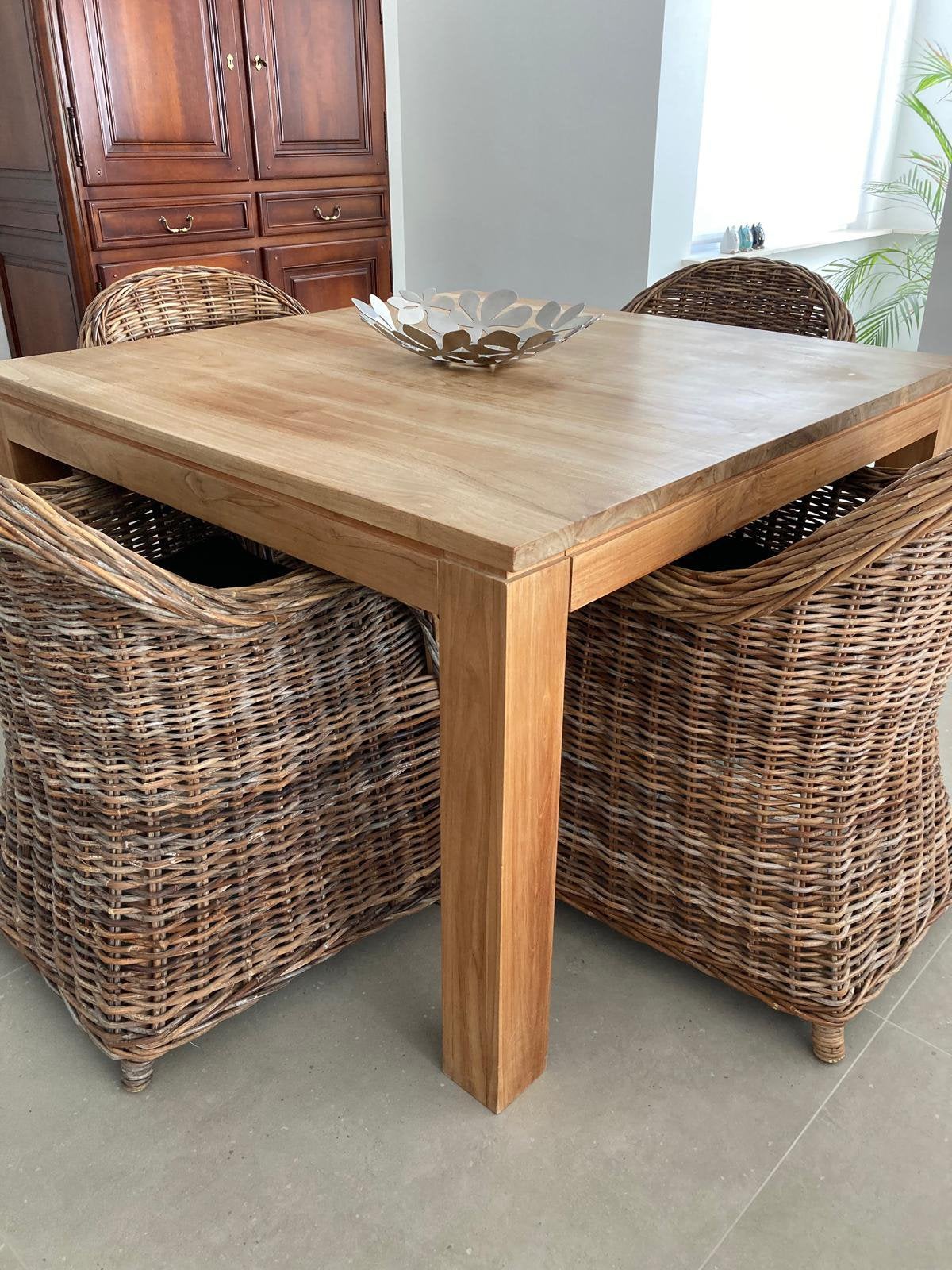 Teakhouten tafel met 4 rotanstoelen, Huis en Inrichting, Ophalen, Zo goed als nieuw