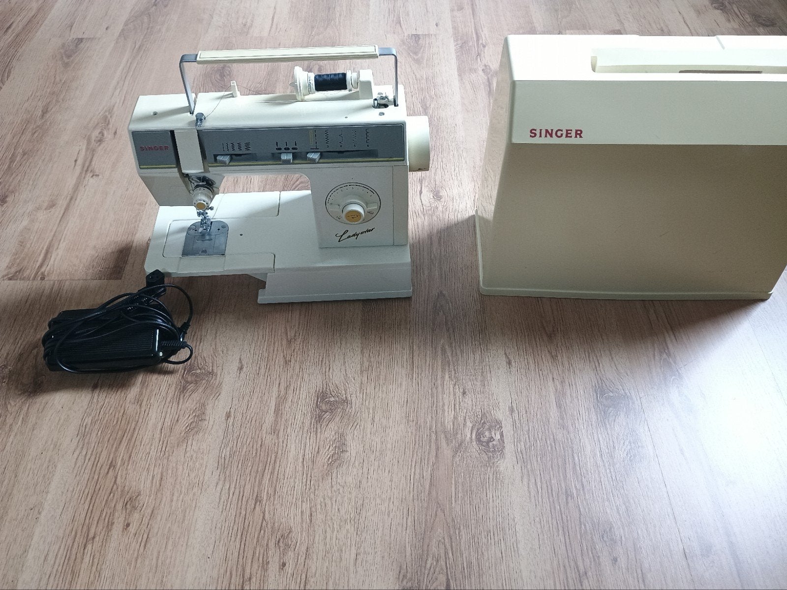 machya coude singer avec accessoires, Enlèvement, Accessoires, Singer