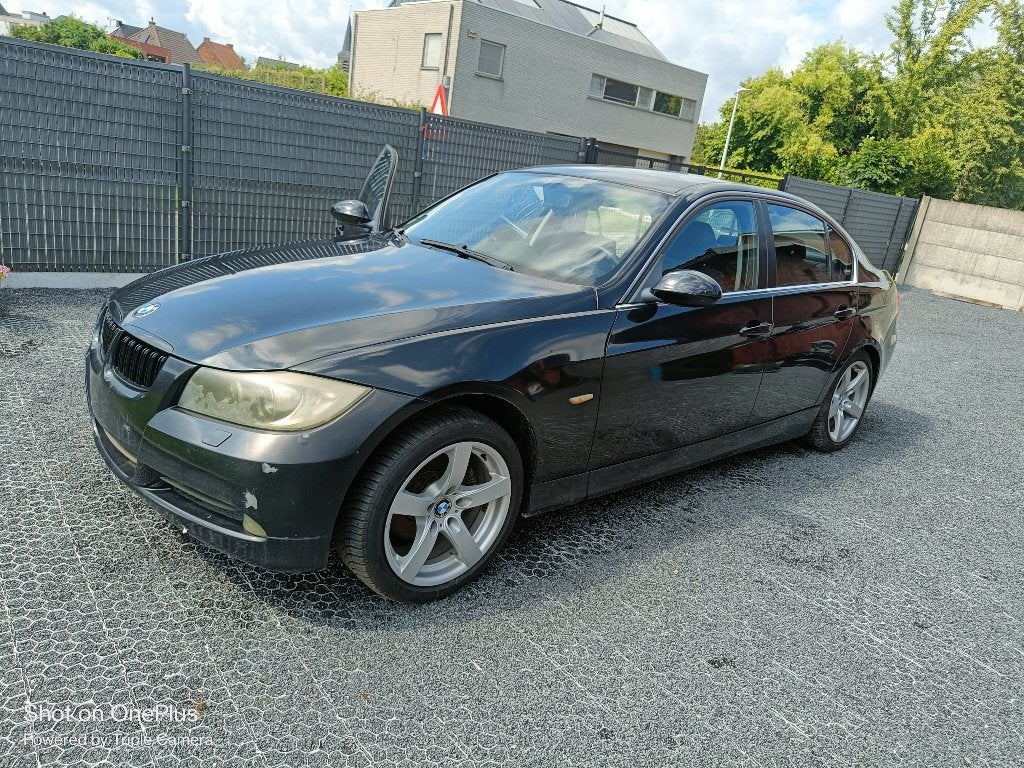 Auto BMW 3, Auto's, BMW, Voorwielaandrijving, 4 deurs, Stof, Zwart